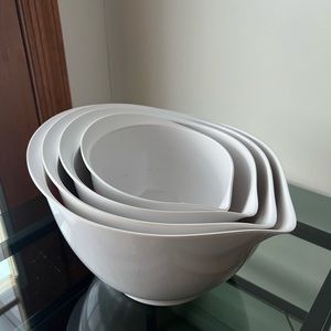 Melamine Pour Mixing Bowls, Set of 4 White Williams Sonoma  MSRP: $40